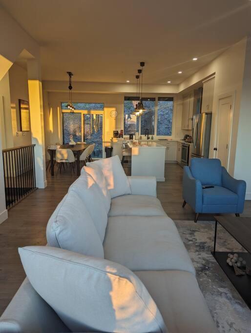 Mountain Retreat With Views, Hot Tub, Games & Ac Villa Chilliwack Dış mekan fotoğraf